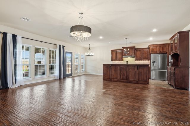 5758 E 143rd Street S, Bixby, OK 74008