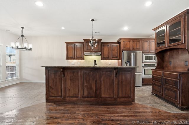 5758 E 143rd Street S, Bixby, OK 74008