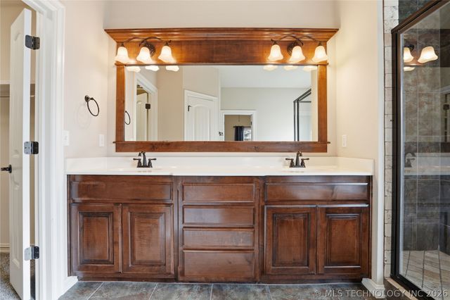 5758 E 143rd Street S, Bixby, OK 74008