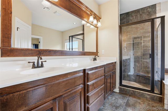 5758 E 143rd Street S, Bixby, OK 74008