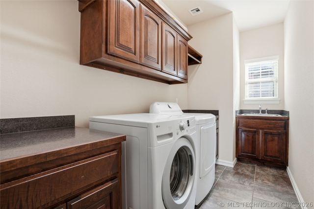 5758 E 143rd Street S, Bixby, OK 74008