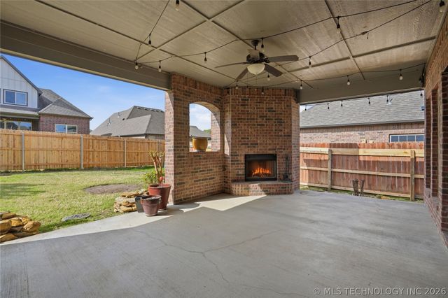 5758 E 143rd Street S, Bixby, OK 74008