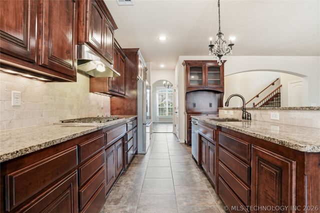 5758 E 143rd Street S, Bixby, OK 74008