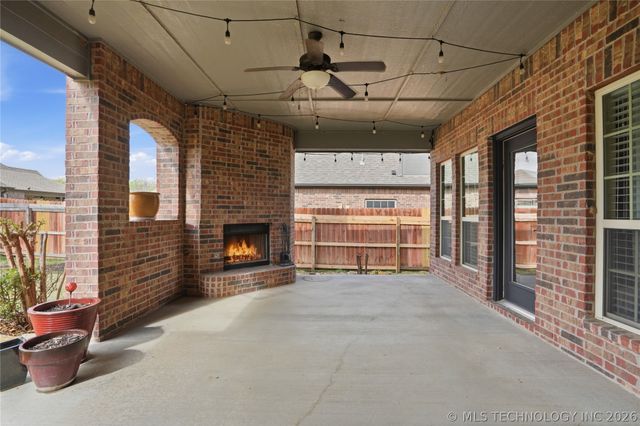5758 E 143rd Street S, Bixby, OK 74008