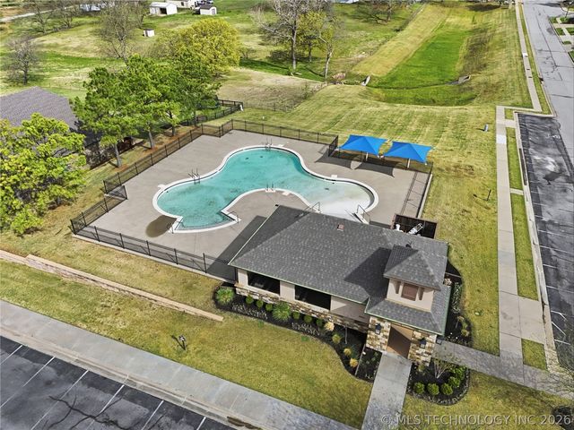 5758 E 143rd Street S, Bixby, OK 74008
