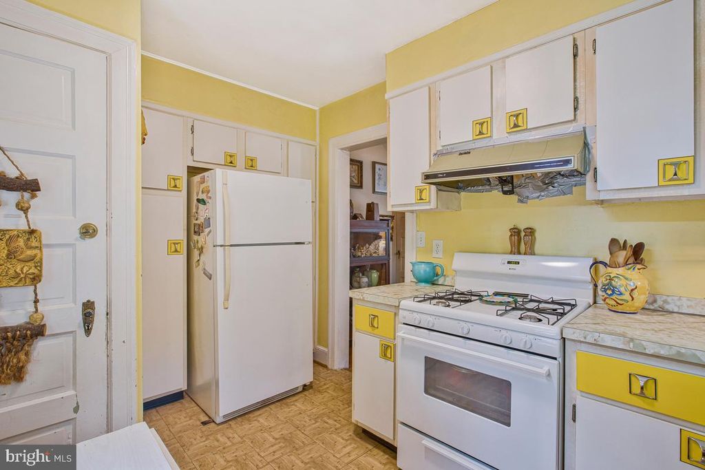 Image 13 of property listing at 3911 MADISON ST, Hyattsville, MD 20781