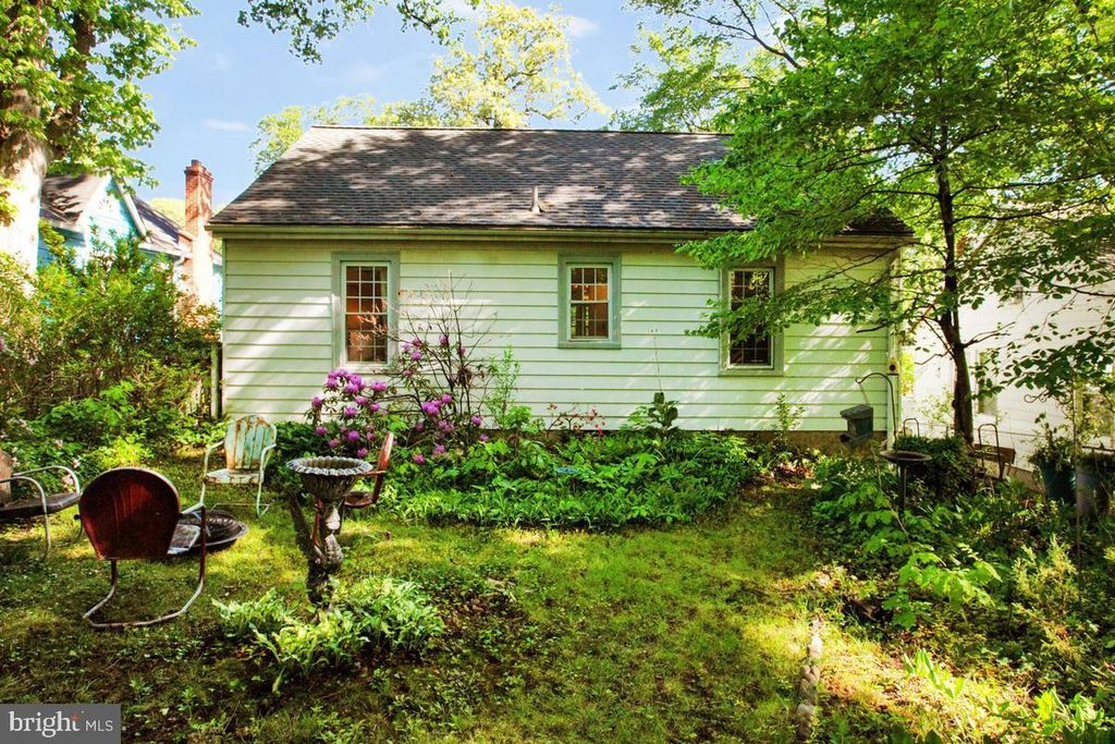 Image 29 of property listing at 3911 MADISON ST, Hyattsville, MD 20781