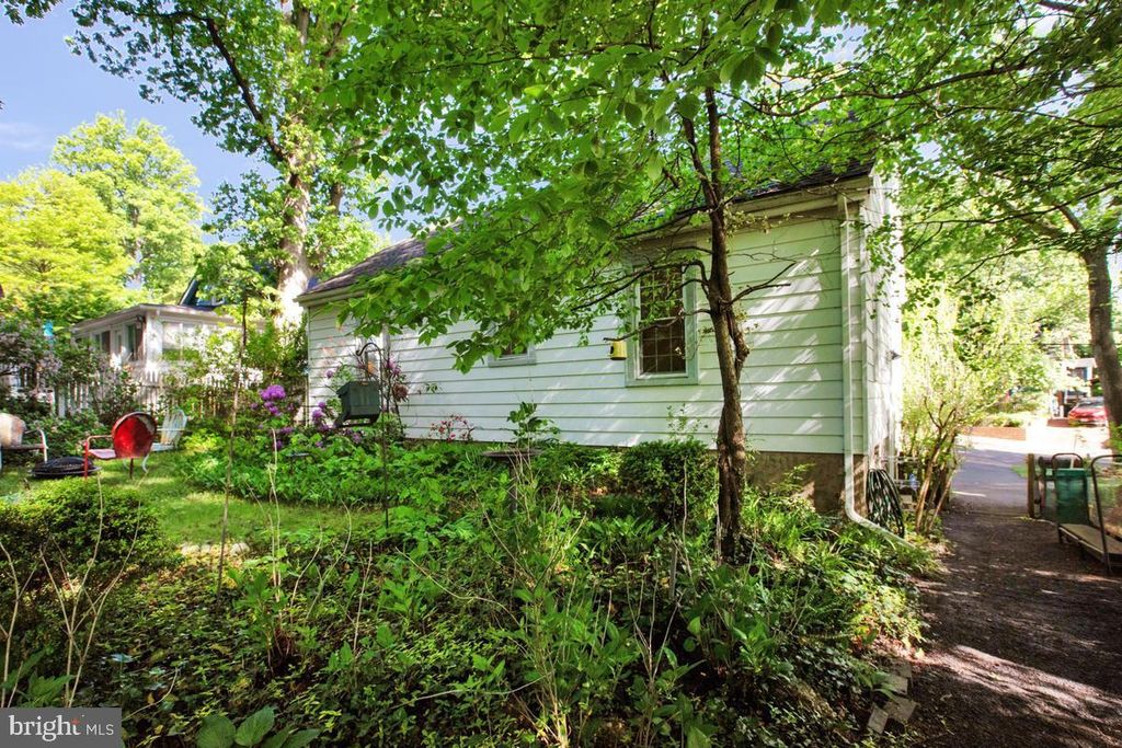 Image 30 of property listing at 3911 MADISON ST, Hyattsville, MD 20781