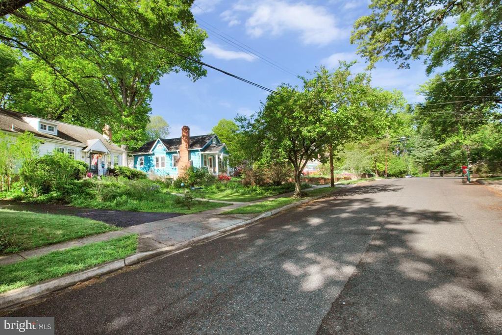 Image 41 of property listing at 3911 MADISON ST, Hyattsville, MD 20781