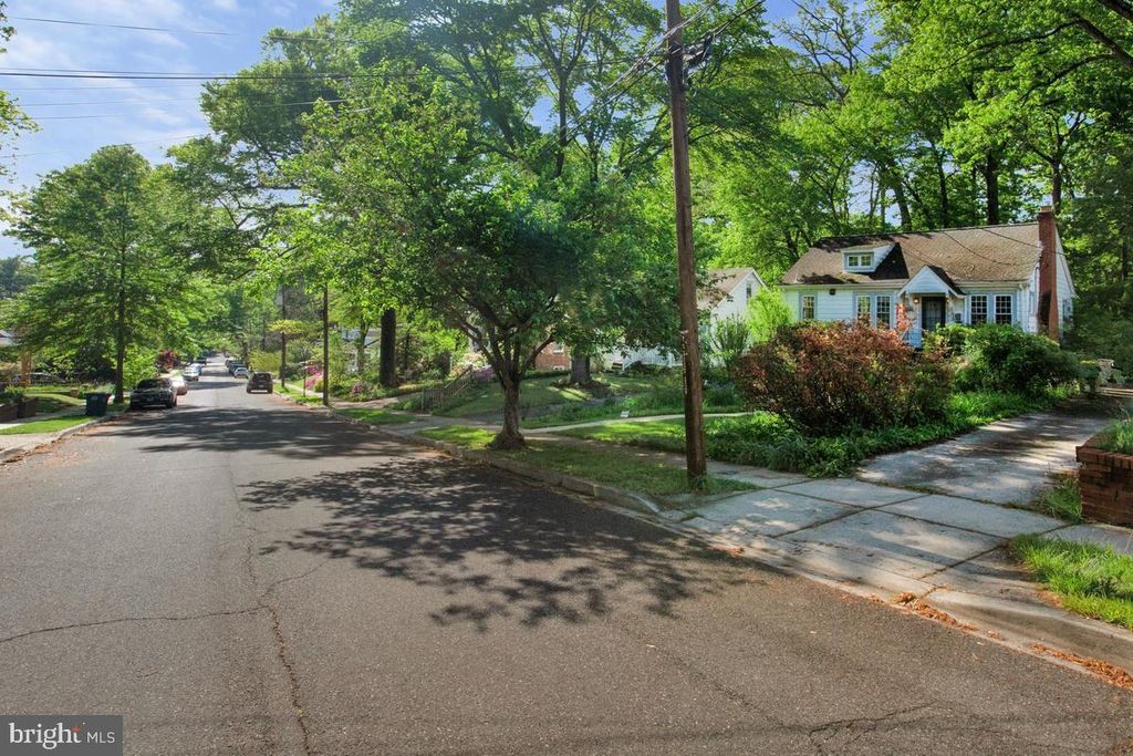 Image 42 of property listing at 3911 MADISON ST, Hyattsville, MD 20781