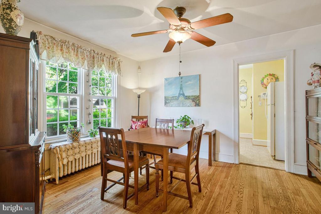 Image 8 of property listing at 3911 MADISON ST, Hyattsville, MD 20781