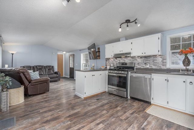 141 Estate Drive, Barrington, NH 03825