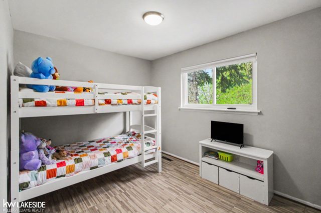 32654 Wareham Court, Warren, MI 48092