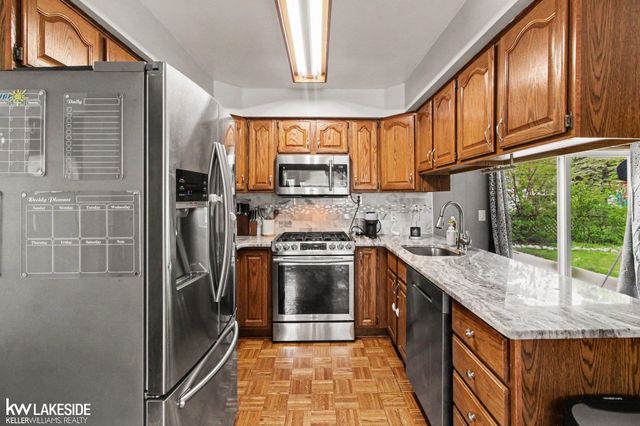 32654 Wareham Court, Warren, MI 48092