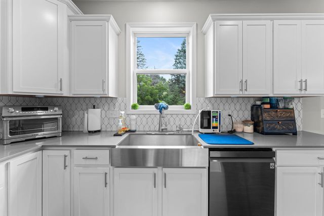 1420 Summit Court, Stillwater, MN 55082