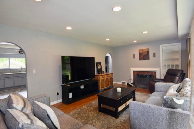 9 Wildwood Avenue, Claremont, NH 03743