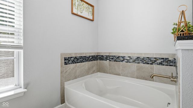 13387 Allegiance Drive, Fishers, IN 46037