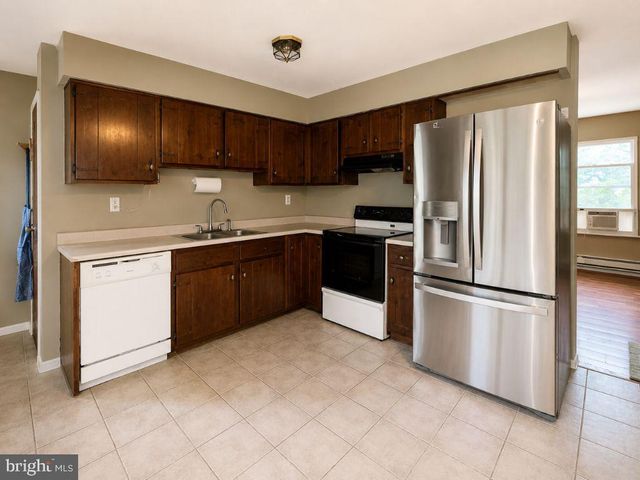 3 CAPE COURT, Manahawkin, NJ 08050