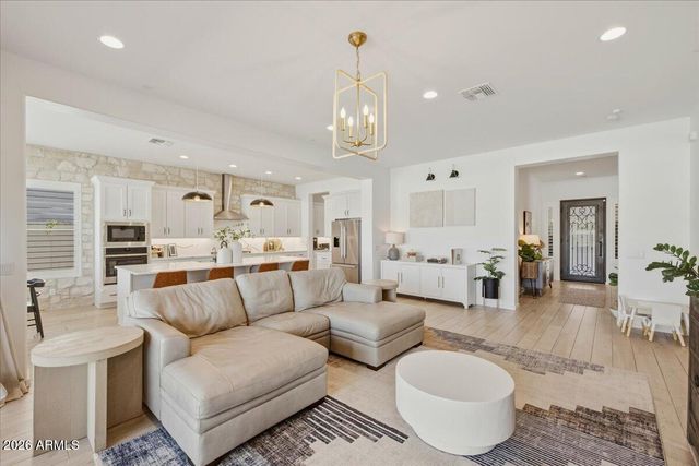 8146 E JUNE Street, Mesa, AZ 85207