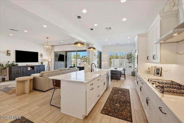 8146 E JUNE Street, Mesa, AZ 85207
