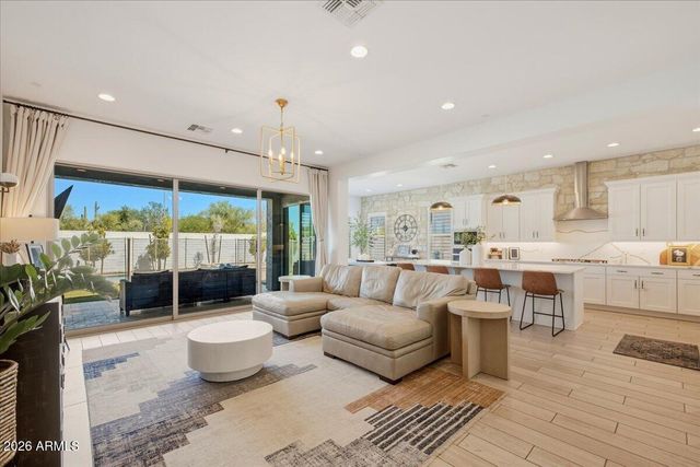 8146 E JUNE Street, Mesa, AZ 85207