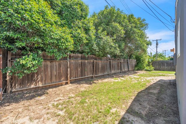 5849 67th St, Sacramento, CA 95824