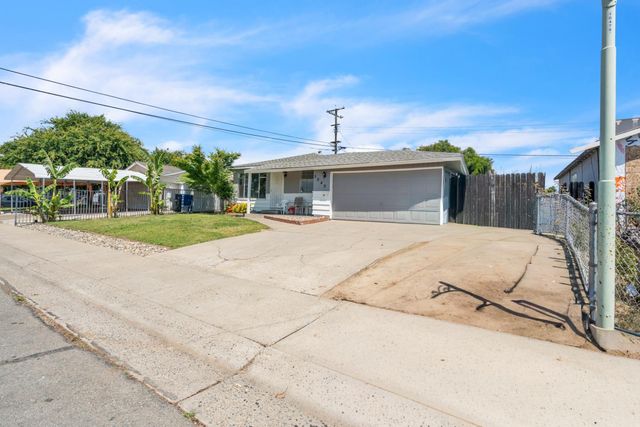 5849 67th St, Sacramento, CA 95824