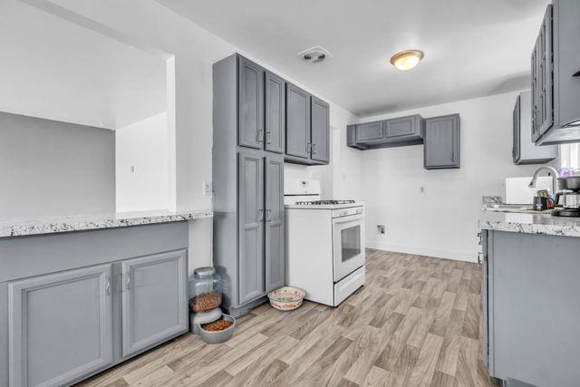 5849 67th St, Sacramento, CA 95824
