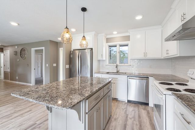 5 Rockhill Lane, Bella Vista, AR 72715