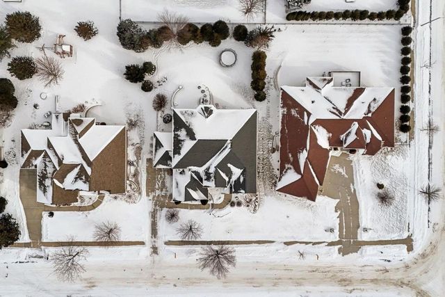 805 Blue Aster Trail, Middleton, WI 53562