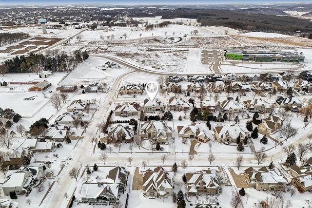 805 Blue Aster Trail, Middleton, WI 53562