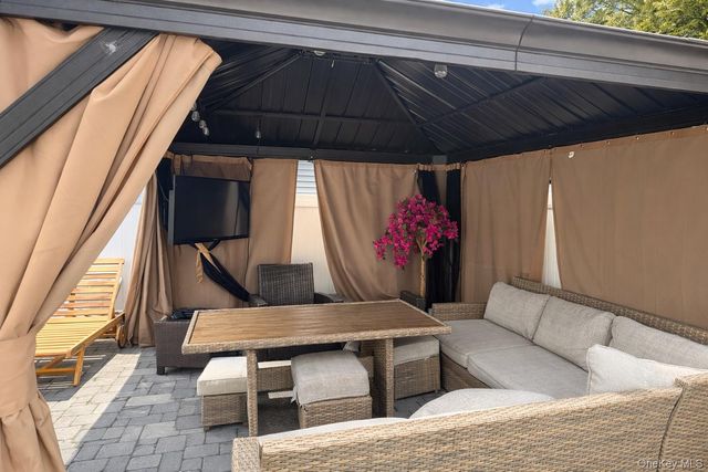 3938 Arthur Avenue N, Seaford, NY 11783