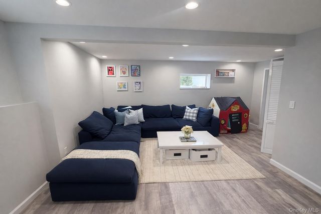 3938 Arthur Avenue N, Seaford, NY 11783