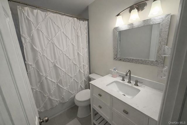 3938 Arthur Avenue N, Seaford, NY 11783