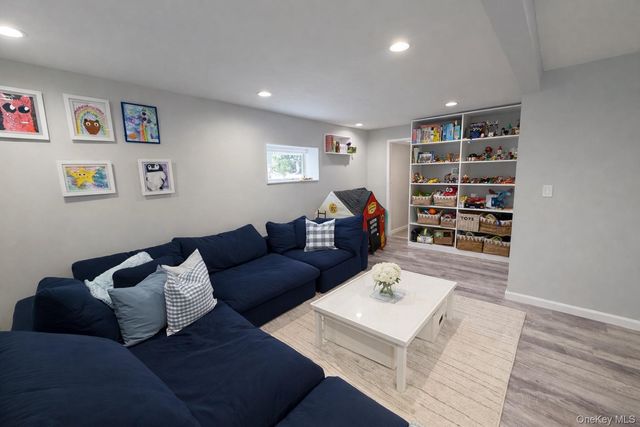 3938 Arthur Avenue N, Seaford, NY 11783