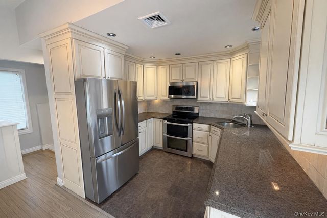 3938 Arthur Avenue N, Seaford, NY 11783