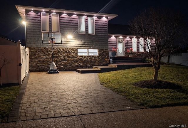 3938 Arthur Avenue N, Seaford, NY 11783