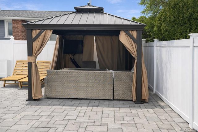 3938 Arthur Avenue N, Seaford, NY 11783