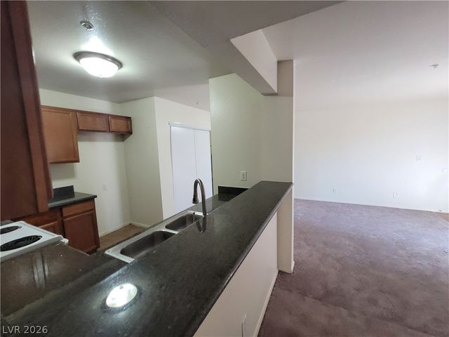 2121 Blue Breeze Drive 102, Las Vegas, NV 89128