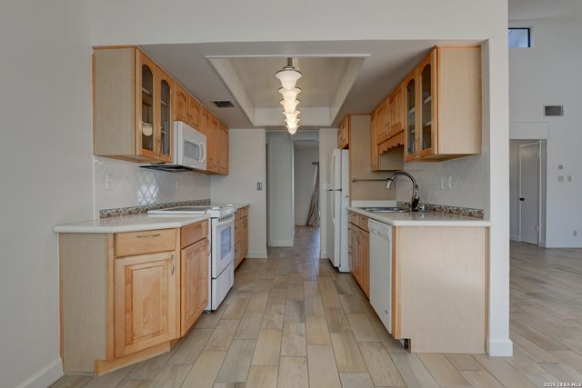 6638 Country Field, San Antonio, TX 78240