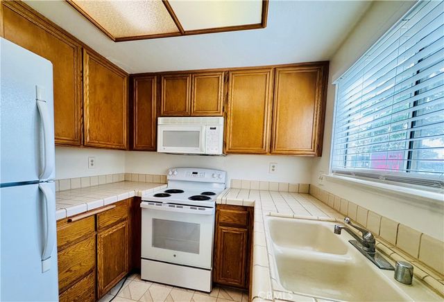 19107 Palo Verde Drive, Apple Valley, CA 92308