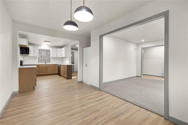 405 NE Grant Court, Lee's Summit, MO 64064