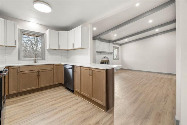 405 NE Grant Court, Lee's Summit, MO 64064