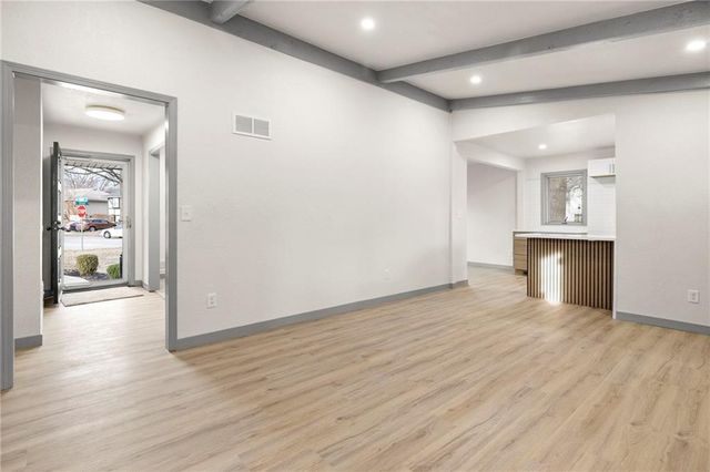 405 NE Grant Court, Lee's Summit, MO 64064