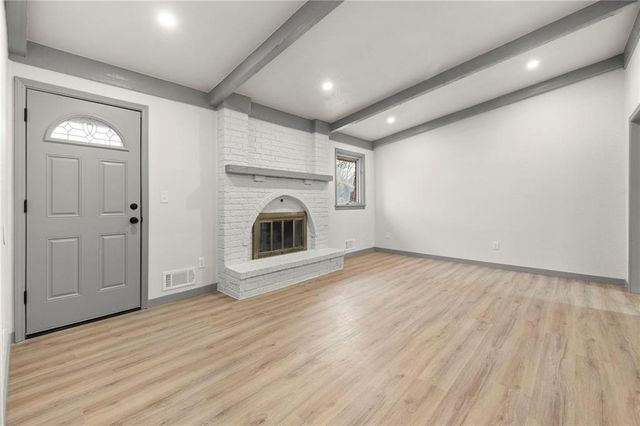 405 NE Grant Court, Lee's Summit, MO 64064