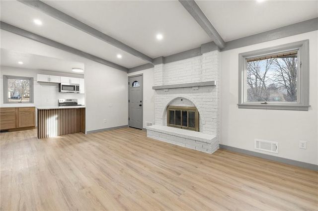 405 NE Grant Court, Lee's Summit, MO 64064