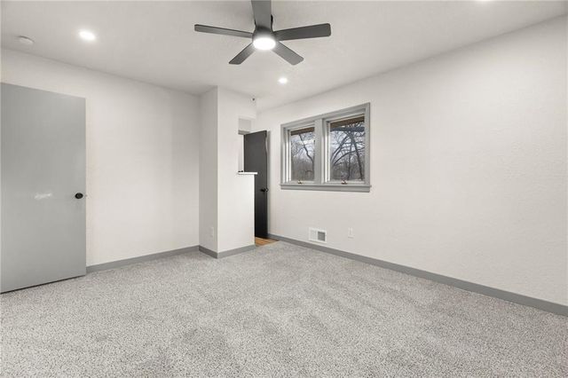 405 NE Grant Court, Lee's Summit, MO 64064