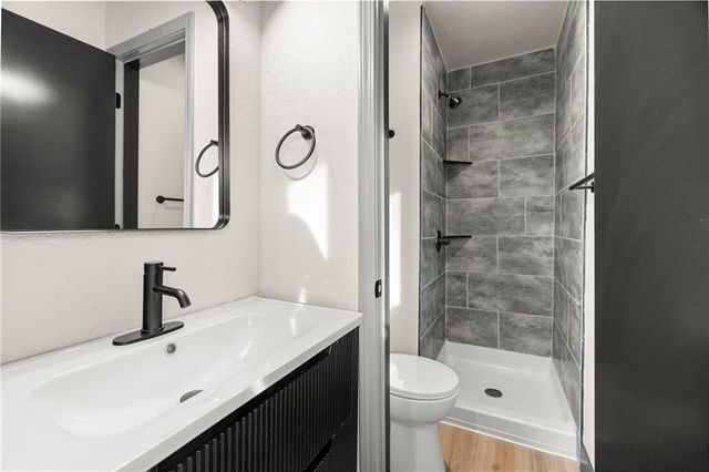 405 NE Grant Court, Lee's Summit, MO 64064