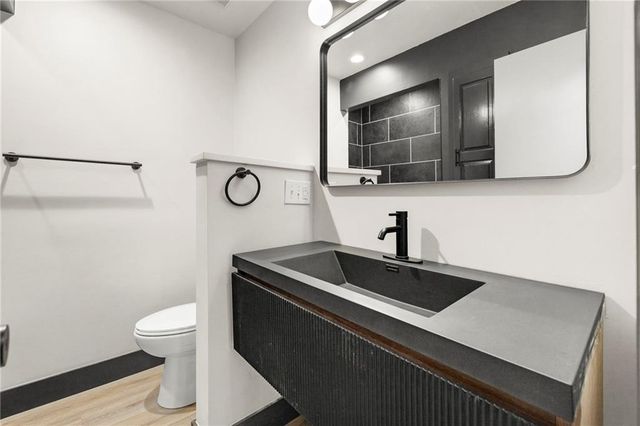 405 NE Grant Court, Lee's Summit, MO 64064