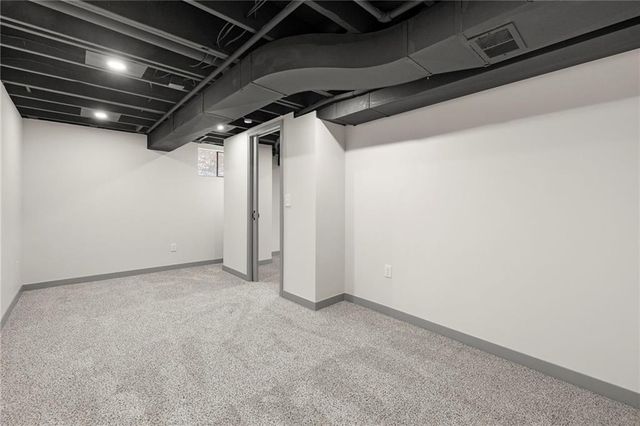 405 NE Grant Court, Lee's Summit, MO 64064